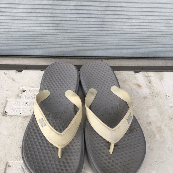 Nike Womens Cream and Gray Flip Flops sandals Size W6 - Picture 11 of 14